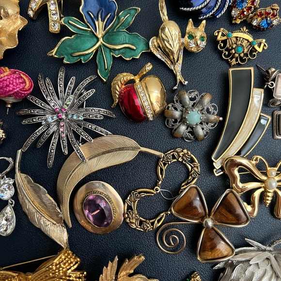 VTG Assorted Brooches and Earrings Lot (see the description) - Picture 8 of 9